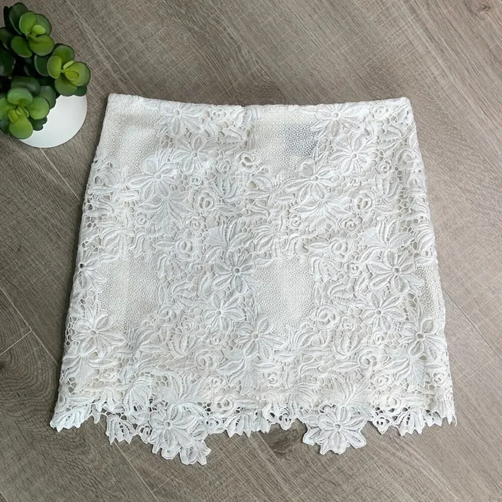 HELENE LONDON White Lace Crochet Mini Skirt Women's Size Medium